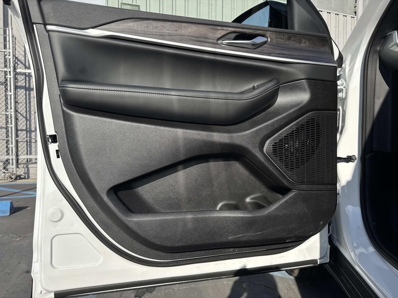 New 2026 Jeep Grand Cherokee Laredo Altitude 4x4