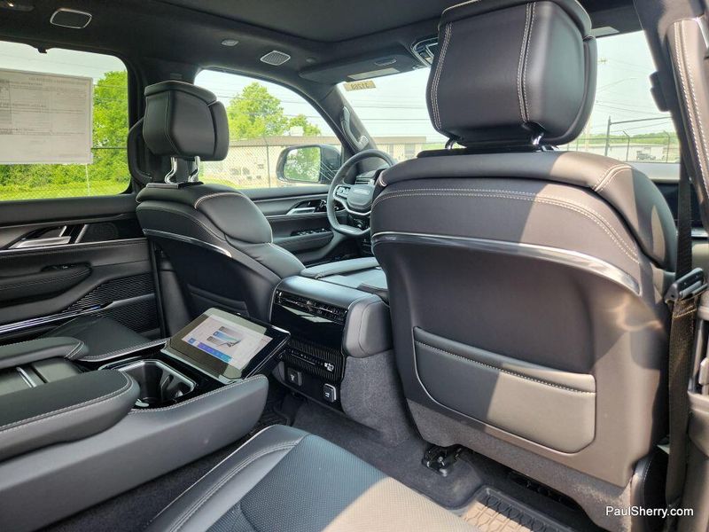 2024 Jeep Grand Grand Wagoneer Wagoneer L Obsidian 4x4Image 50