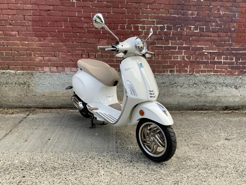 New 2027 Vespa PRIMAVERA 150 SPORT 