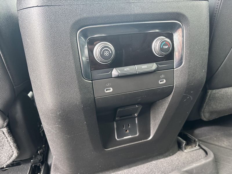 Used 2022 Chevrolet Suburban Z71Image 19