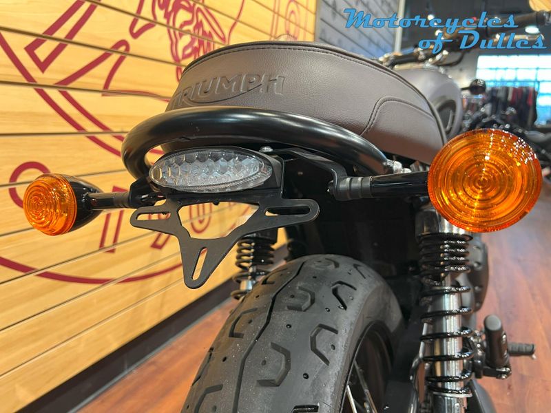 2018 Triumph Bonneville T120 Black Image 8