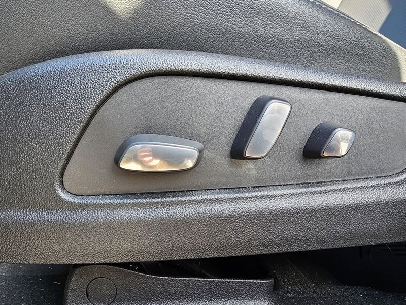 Used 2024 Cadillac XT6 AWD Premium LuxuryImage 21