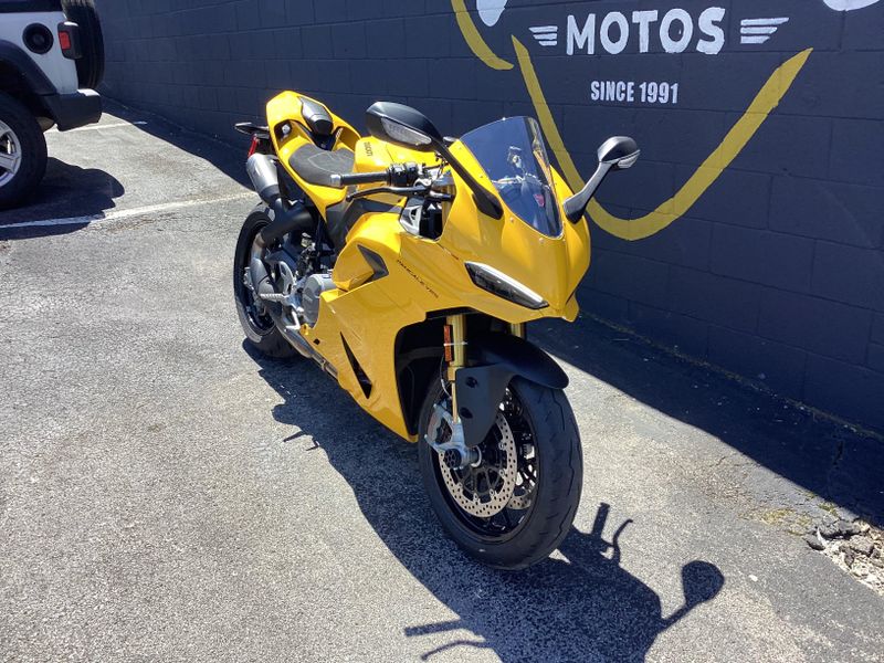 New 2027 Ducati PANIGALE V2S 