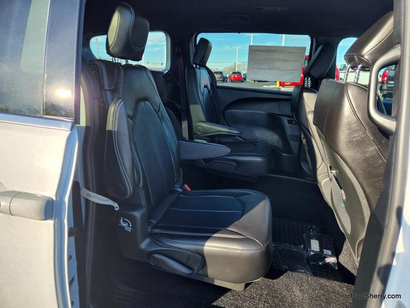 New 2026 Chrysler Voyager LX