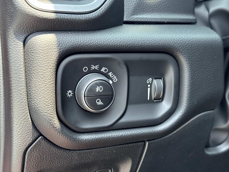 New 2026 RAM 1500 Big Horn Crew Cab 4x2 5'7' Box