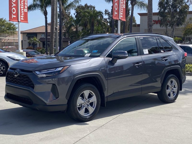 2025 Toyota RAV4 XLEImage 6