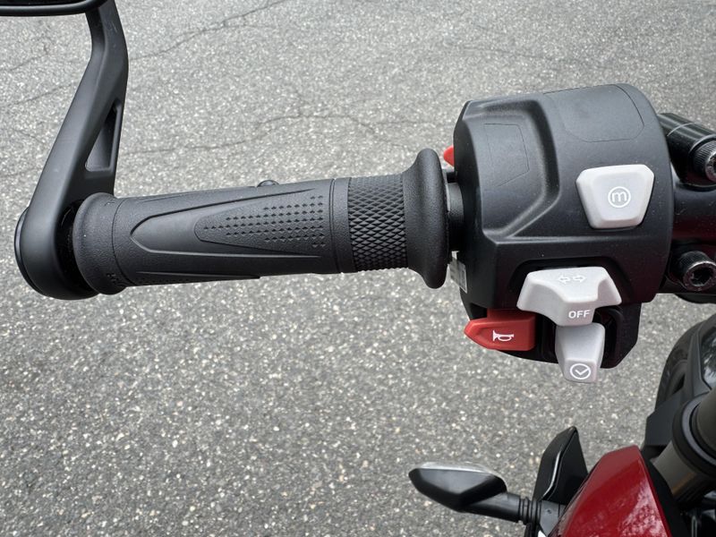 2025 Triumph Street Triple 765 RS - CARNIVAL RED 