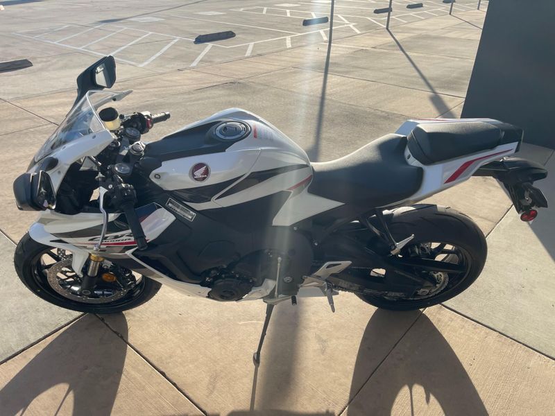 New 2025 Honda CBR1000RR Image 16