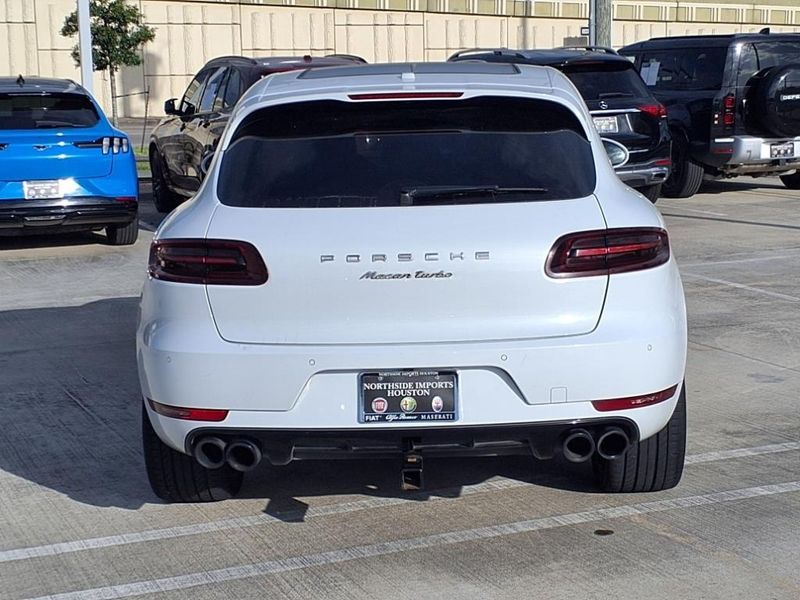 2018 Porsche Macan TurboImage 14