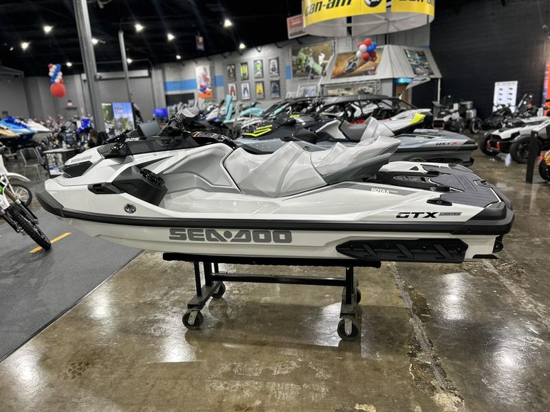 New 2025 Sea-Doo GTX LIMITED 325 (SOUND SYSTEM) Image 18