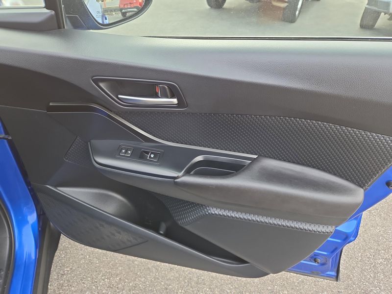 2018 Toyota C-HR XLE photo 17