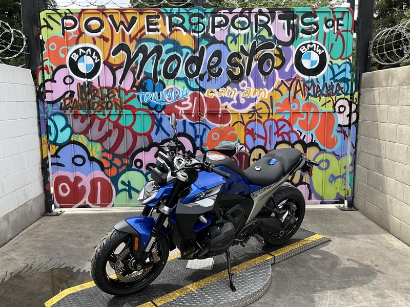 New 2026 BMW R 1300 R Image 1