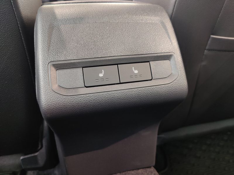 Used 2026 Volkswagen Jetta SEL w/Sunroof & NavImage 13