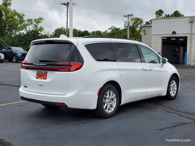 2022 Chrysler Pacifica Touring LImage 7