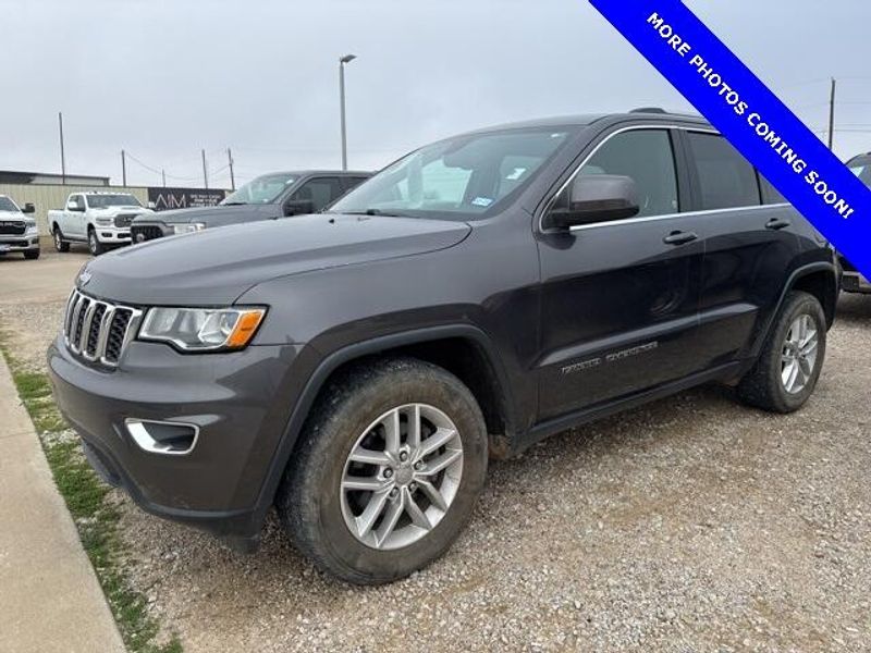 2017 Jeep Grand Cherokee LaredoImage 2