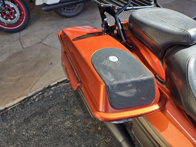 USED 2013 HARLEY ROAD GLIDE CVO  CUSTOM Image 14