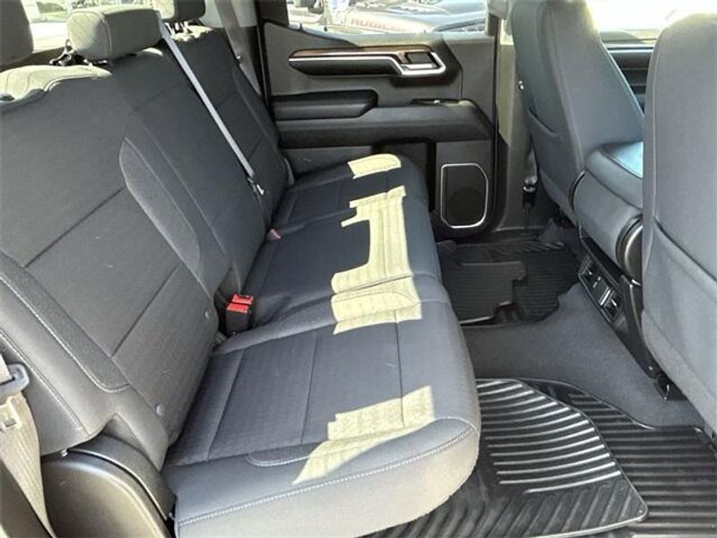 2022 Chevrolet Silverado LT photo 14