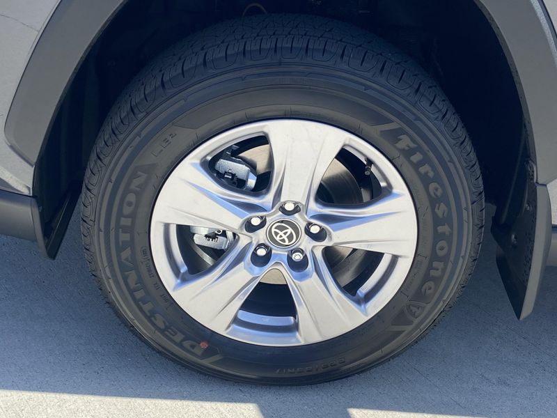 2025 Toyota RAV4 XLEImage 8