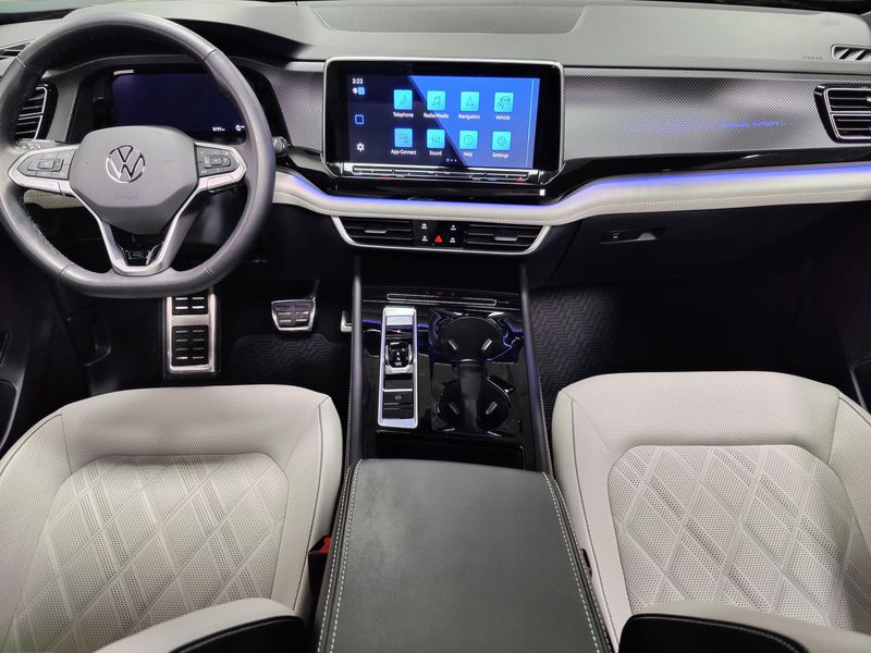 Used 2025 Volkswagen Atlas Cross Sport SEL Premium R-Line w/Sunroof/NavImage 22