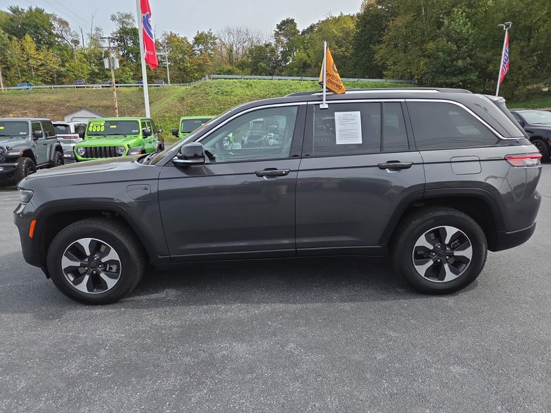 2023 Jeep Grand Cherokee Base photo 6
