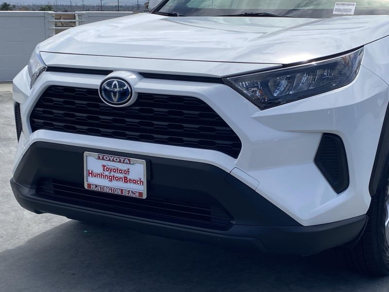 2022 Toyota RAV4 LEImage 9