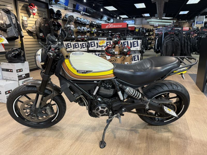 Used 2018 Ducati SCRAMBLER FULL THROTTLE Image 2