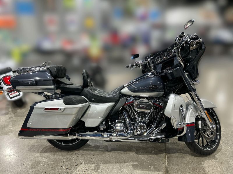 Used 2019 Harley-Davidson CVO STREET GLIDE Image 12