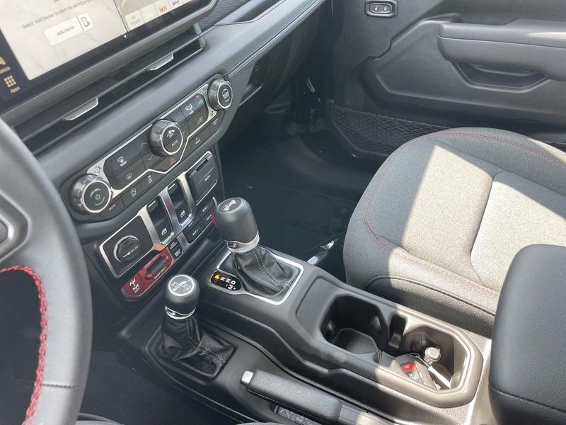 2024 Jeep Wrangler Two-Door Rubicon photo 16