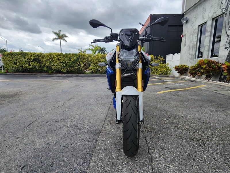 Used 2022 BMW F 900 R Image 2