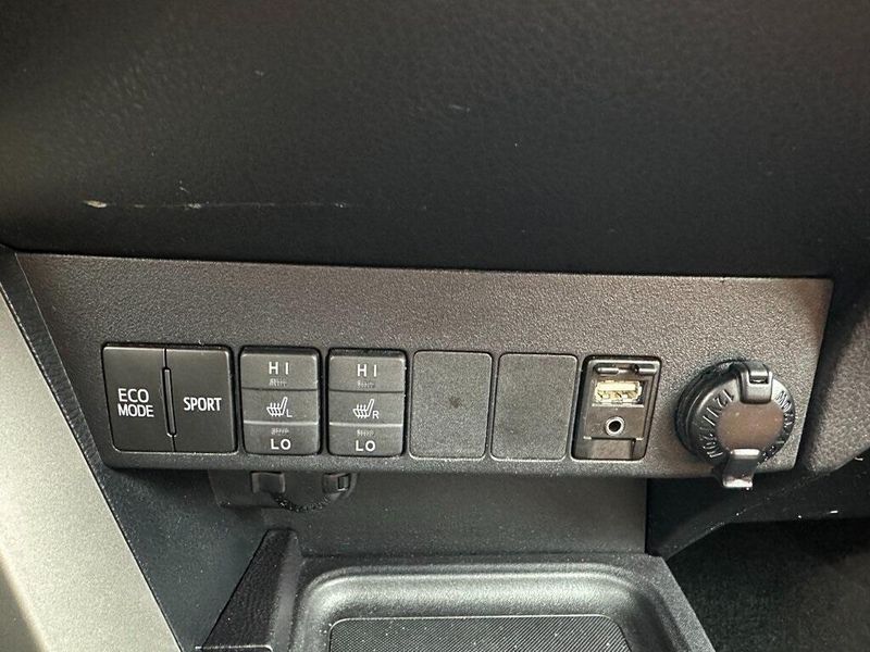 2018 Toyota RAV4 LimitedImage 7