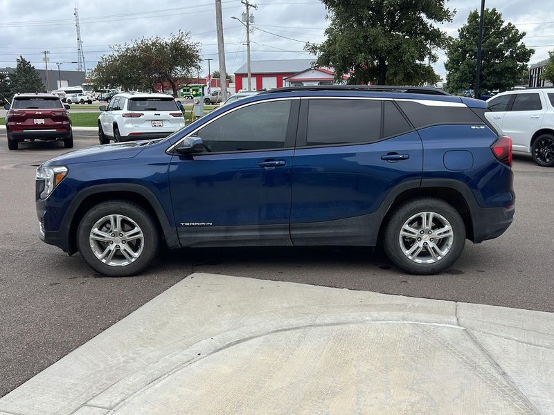 2022 Gmc Terrain SLE photo 2
