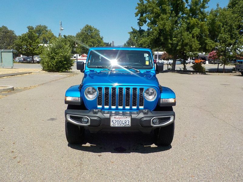 2023 Jeep Gladiator Overland photo 2