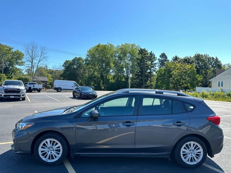 2018 Subaru Impreza Premium photo 2