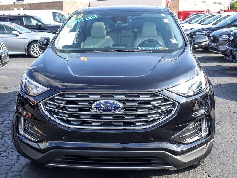 2024 Ford Edge Titanium photo 3