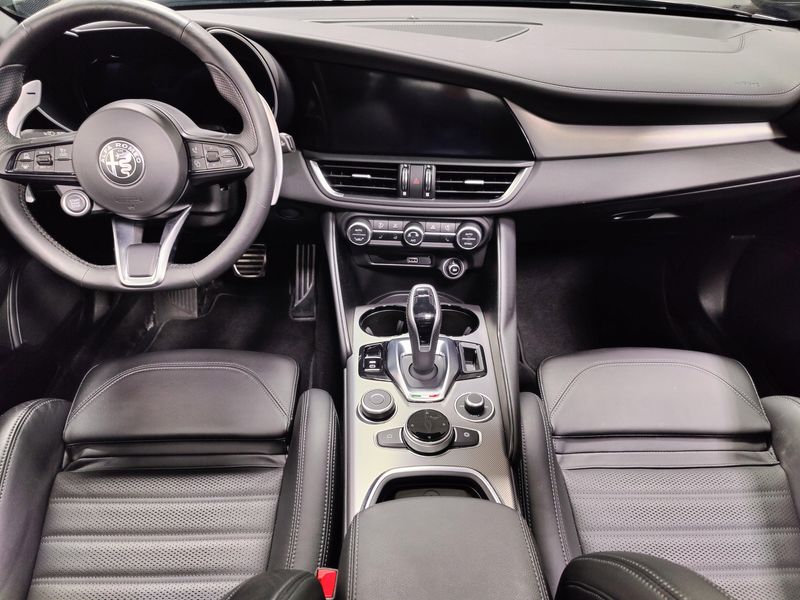 Used 2025 Alfa Romeo Giulia Veloce Premium AWD w/SunroofImage 18