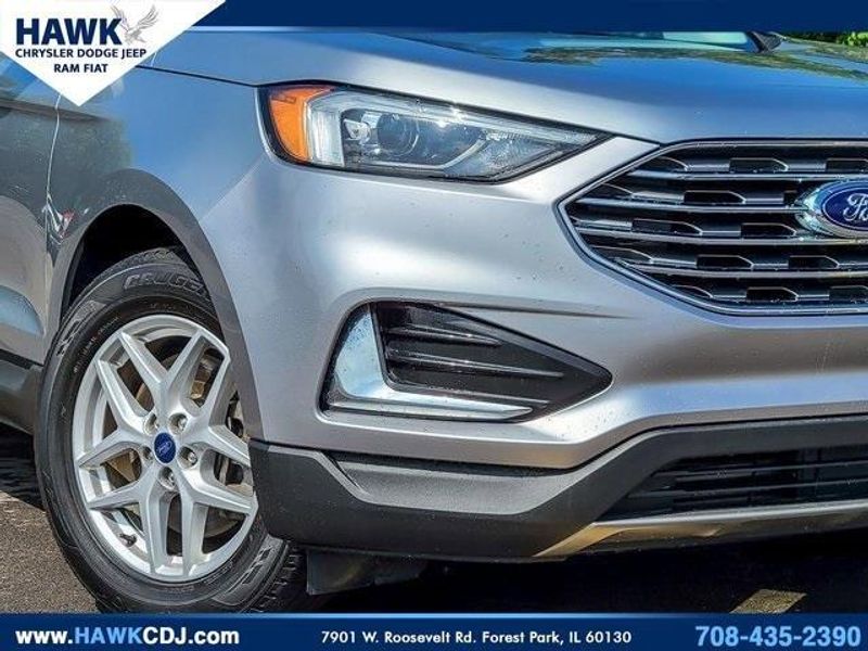 2022 Ford Edge SEL photo 3