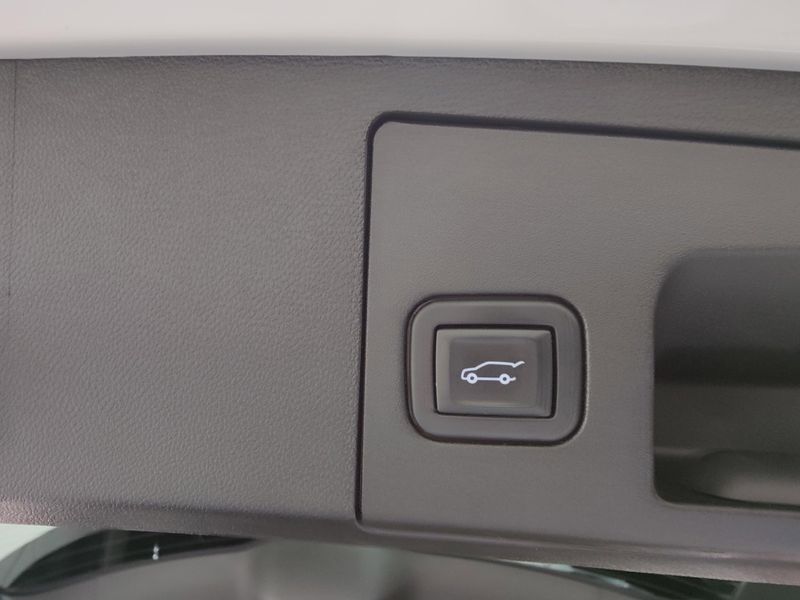 Used 2021 Cadillac XT4 AWD Luxury w/Sunroof/Cold PkgImage 14
