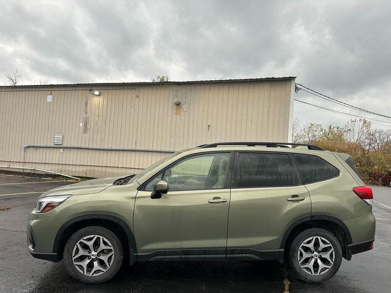 2020 Subaru Forester Premium photo 2
