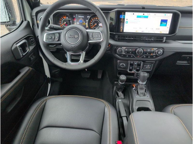 New 2025 Jeep Wrangler 4-door SaharaImage 33