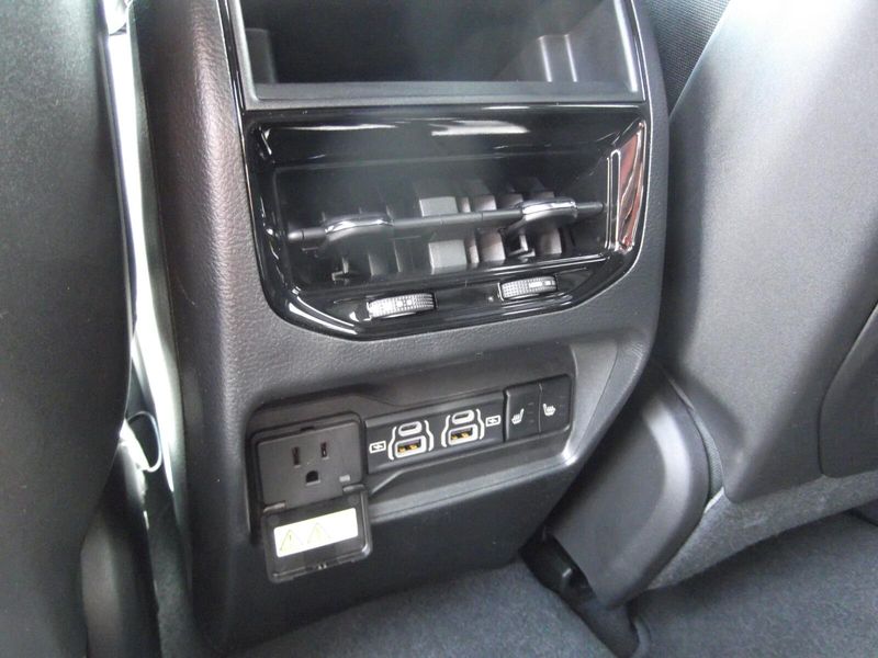 2025 Jeep Grand Cherokee Limited photo 7