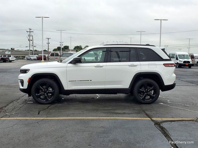 2023 Jeep Grand Cherokee Limited BlackImage 14