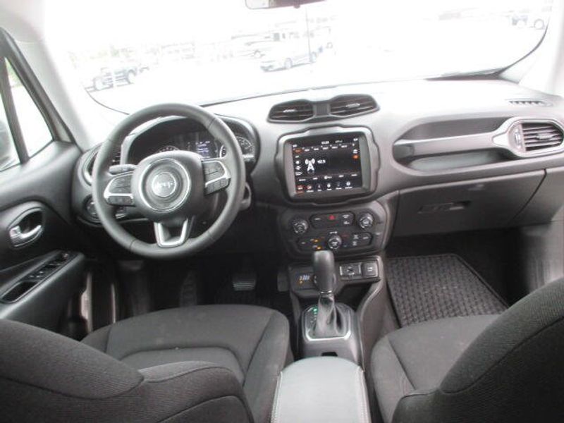 Used 2023 Jeep Renegade LatitudeImage 28