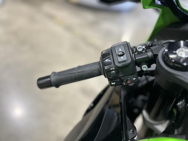 Used 2024 Kawasaki NINJA ZX-6R KRT Image 10