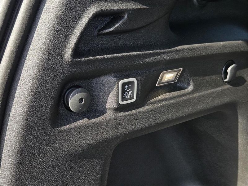 2025 Jeep Grand Cherokee L Limited 4x4Image 9