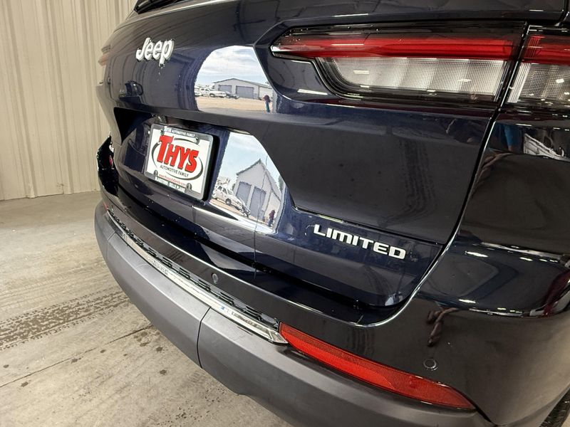 Used 2024 Jeep Grand Cherokee L LimitedImage 6