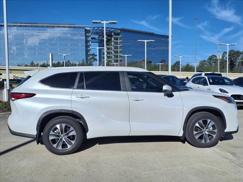 2023 Toyota Highlander XLEImage 11