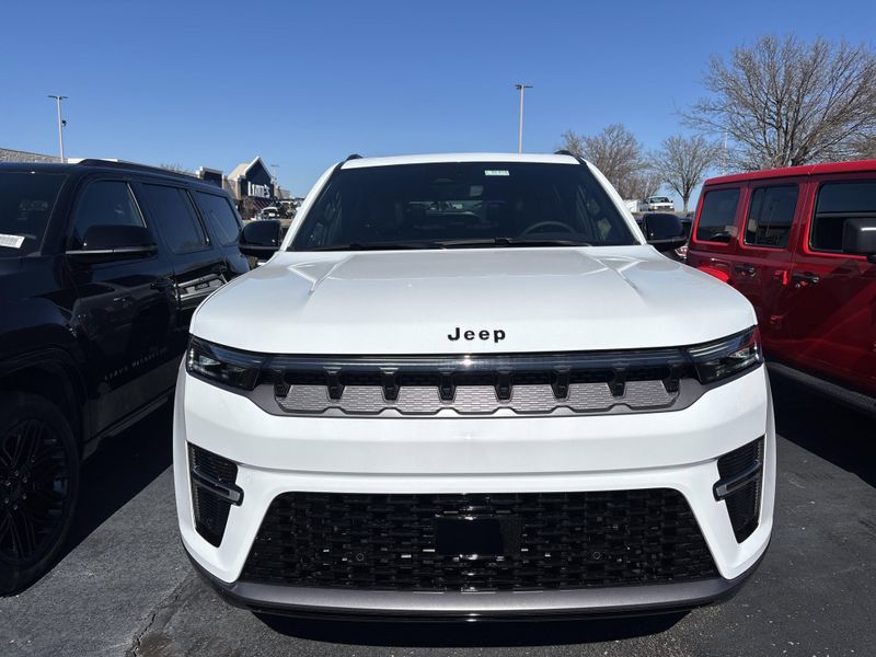 2026 Jeep Grand Wagoneer Limited Altitude 4x4Image 2