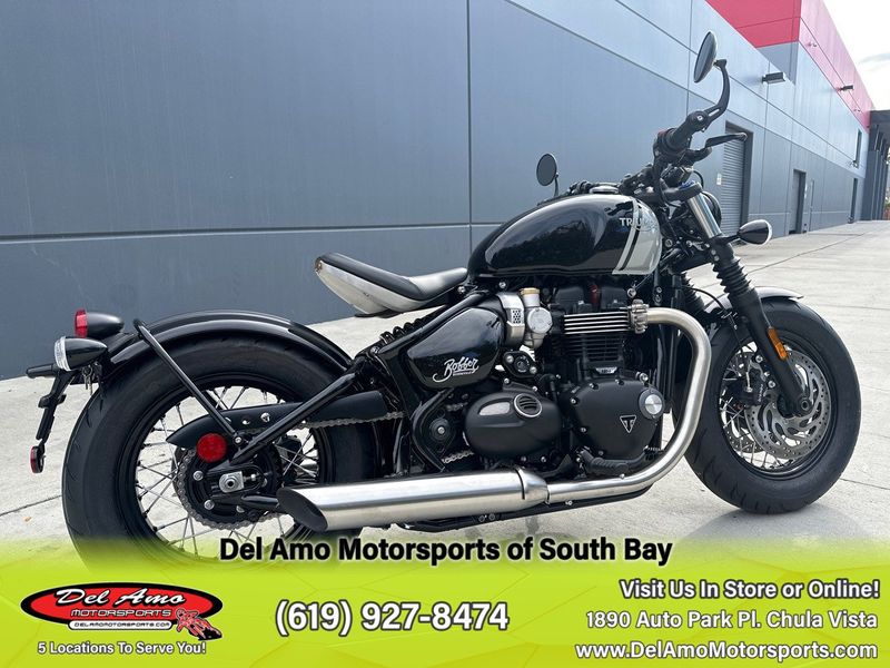 2024 Triumph BONNEVILLE BOBBER  in a JET BLACK/ASH GRAY exterior color. Del Amo Motorsports of South Bay (619) 547-1937 delamomotorsports.com 