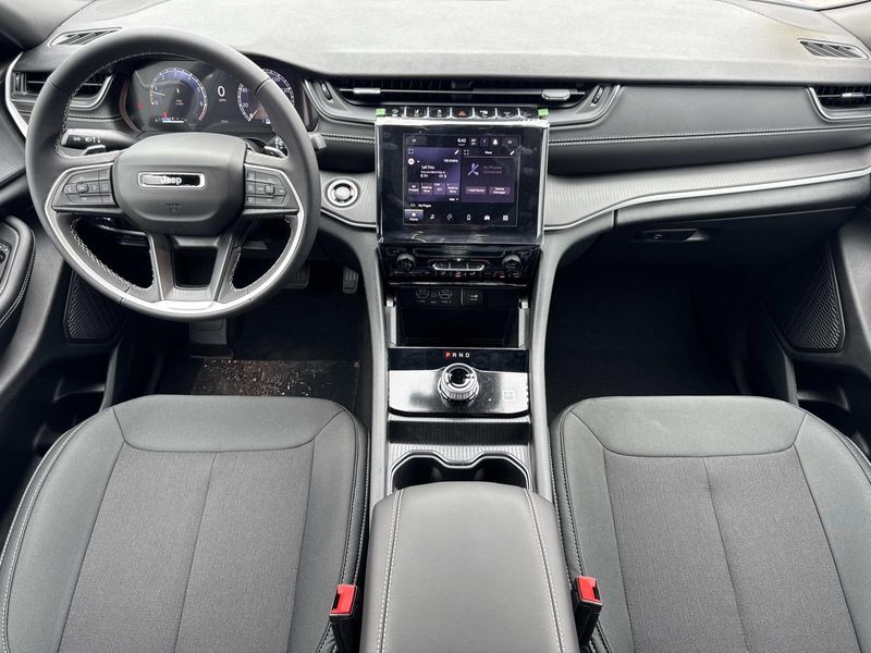 New 2026 Jeep Grand Cherokee L Laredo 4x2