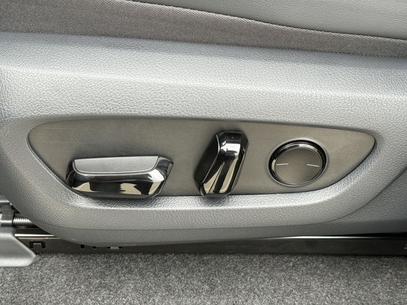 2025 Lexus GX Image 19